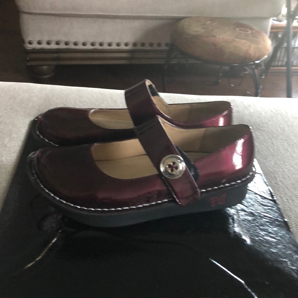 Burgundy alegria clogs